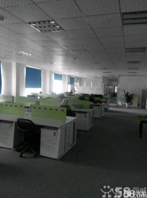 深圳大运软件小镇9成新装修办公室急整体转租